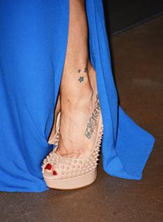 Poppy Montgomery feet photo thumbnail
