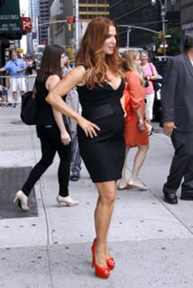 Poppy Montgomery feet photo thumbnail