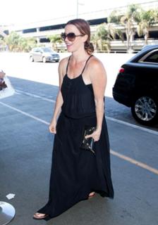 Poppy Montgomery feet photo thumbnail