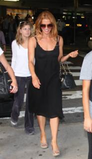 Poppy Montgomery feet photo thumbnail