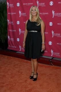 Poppy Montgomery feet photo thumbnail
