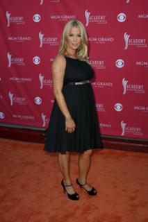 Poppy Montgomery feet photo thumbnail