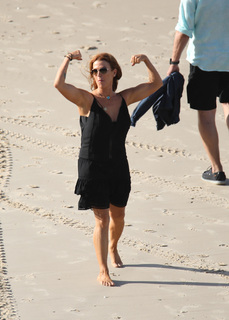 Poppy Montgomery feet photo thumbnail