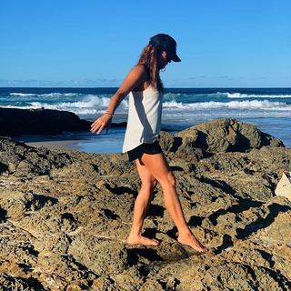 Poppy Montgomery feet photo thumbnail