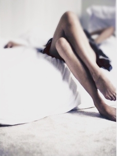 Poppy Montgomery feet photo thumbnail