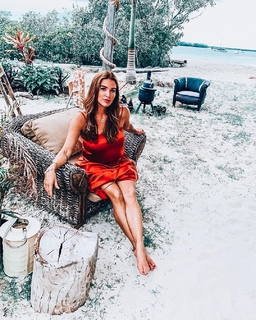 Poppy Montgomery feet photo thumbnail