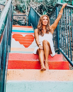 Poppy Montgomery feet photo thumbnail