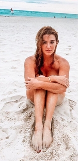 Poppy Montgomery feet photo thumbnail