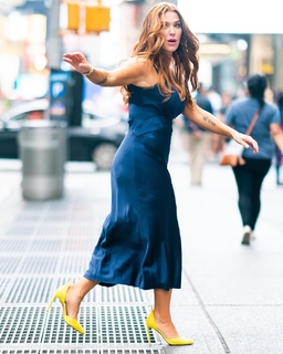 Poppy Montgomery feet photo thumbnail