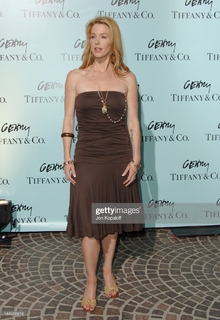 Poppy Montgomery feet photo thumbnail