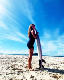 Poppy Montgomery feet photo thumbnail