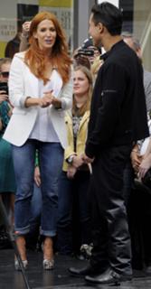 Poppy Montgomery feet photo thumbnail