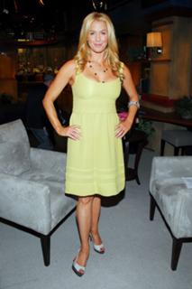 Poppy Montgomery feet photo thumbnail