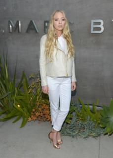 Portia Doubleday feet photo thumbnail