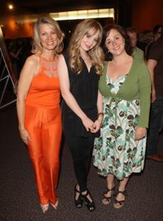 Portia Doubleday feet photo thumbnail