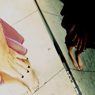Portia Doubleday feet photo thumbnail
