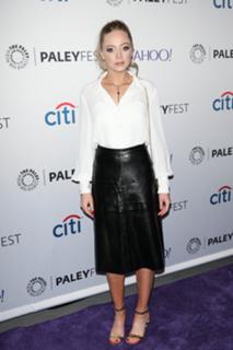 Portia Doubleday feet photo thumbnail