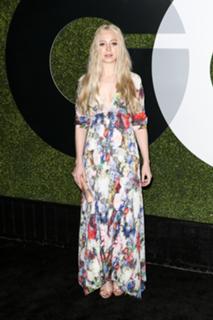 Portia Doubleday feet photo thumbnail
