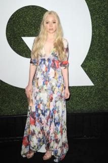 Portia Doubleday feet photo thumbnail