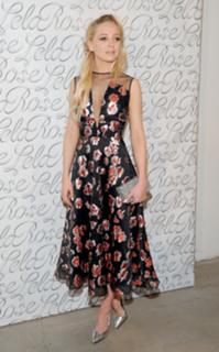 Portia Doubleday feet photo thumbnail