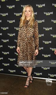 Portia Doubleday feet photo thumbnail