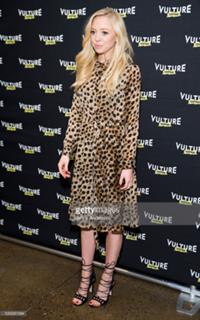 Portia Doubleday feet photo thumbnail