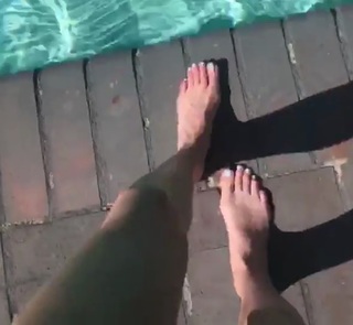 Portia Doubleday feet photo thumbnail