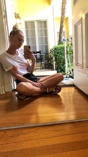 Portia Doubleday feet photo thumbnail
