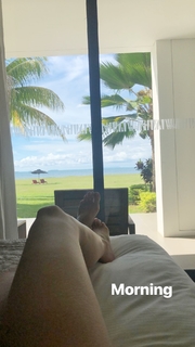 Portia Doubleday feet photo thumbnail