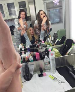 Portia Doubleday feet photo thumbnail