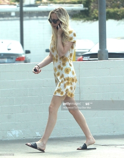 Portia Doubleday feet photo thumbnail