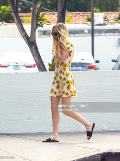 Portia Doubleday feet photo thumbnail