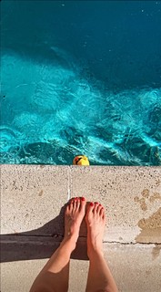 Portia Doubleday feet photo thumbnail