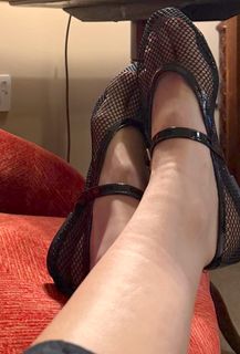 Portia Doubleday feet photo thumbnail