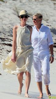 Portia de Rossi feet photo thumbnail