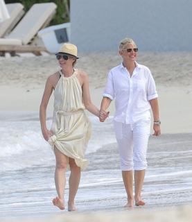 Portia de Rossi feet photo thumbnail