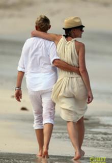 Portia de Rossi feet photo thumbnail