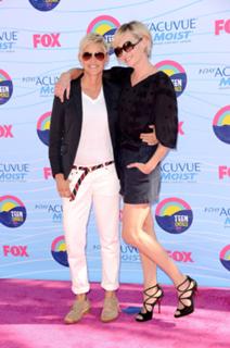 Portia de Rossi feet photo thumbnail