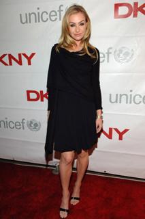 Portia de Rossi feet photo thumbnail