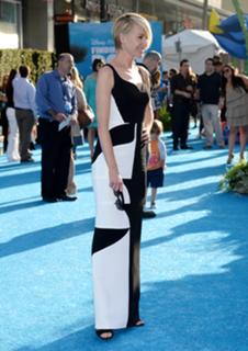 Portia de Rossi feet photo thumbnail