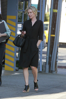 Portia de Rossi feet photo thumbnail