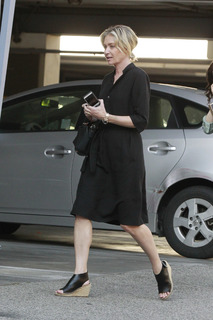 Portia de Rossi feet photo thumbnail