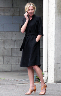 Portia de Rossi feet photo thumbnail