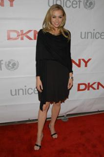 Portia de Rossi feet photo thumbnail