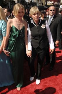 Portia de Rossi feet photo thumbnail