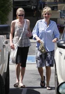 Portia de Rossi feet photo thumbnail