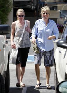 Portia de Rossi feet photo thumbnail