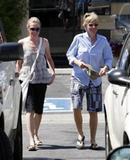 Portia de Rossi feet photo thumbnail