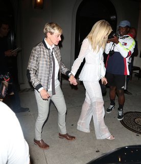 Portia de Rossi feet photo thumbnail