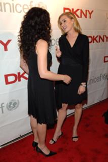 Portia de Rossi feet photo thumbnail